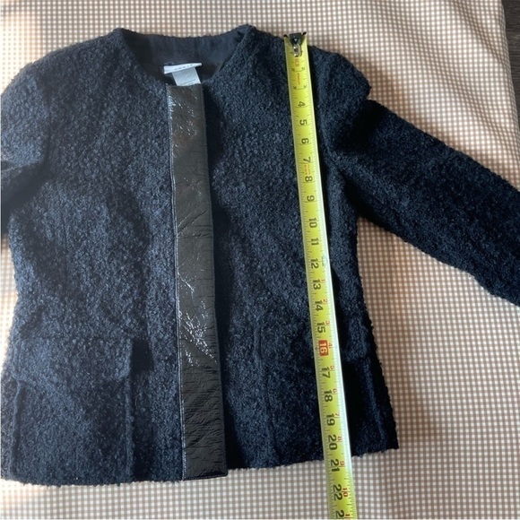 AKRIS Punto 3/4 sleeves blazer w/patent leather
accents. black. Size 6 US - Picture 7 of 16